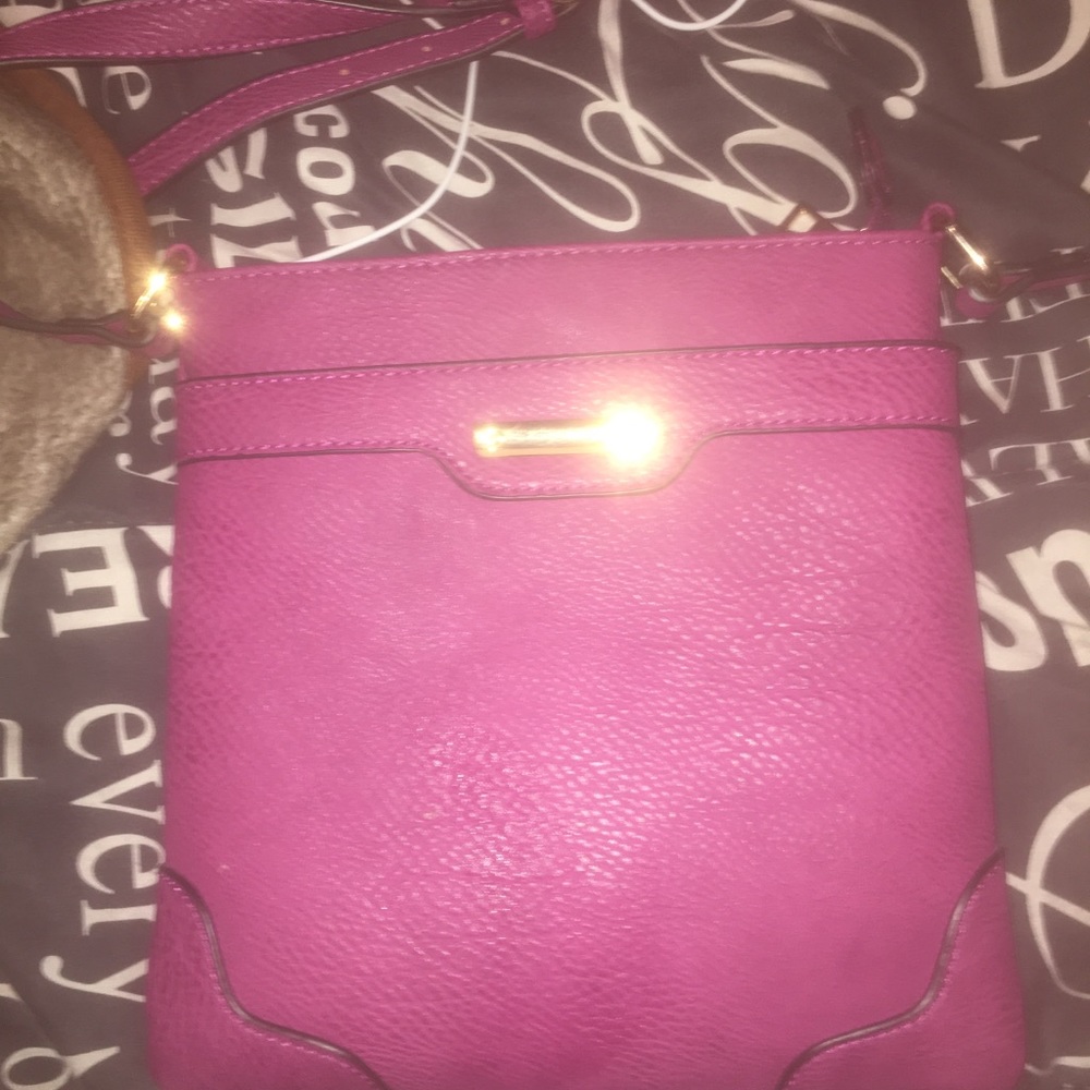A cross body purse 💗☺️